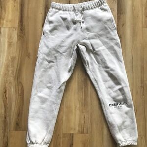 Essentials fear of god sweatpants. Youth xl